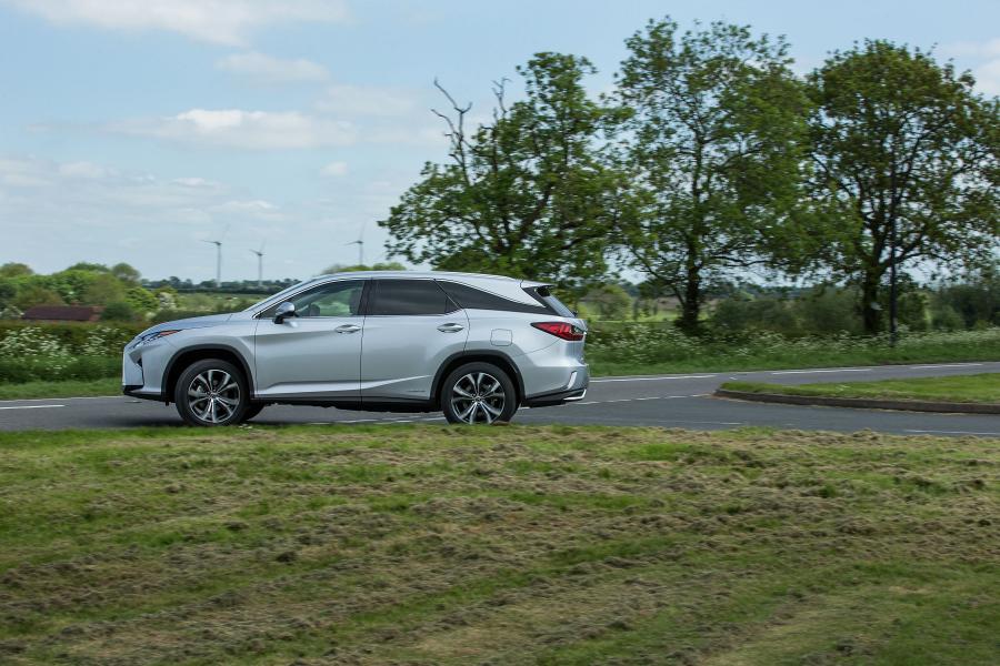  Lexus RX450hL 2018 года  (UK) (фото 27 из 38)